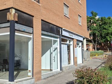 Local comercial de lloguer a Plaça Teresa Valls i Diví