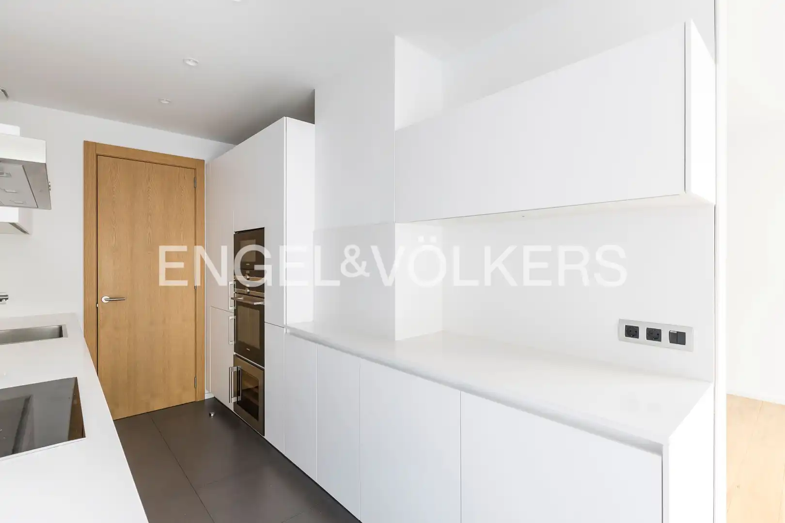 Kitchen of Flat for rent in Madrid  with Air Conditioner, Heating and Storage room