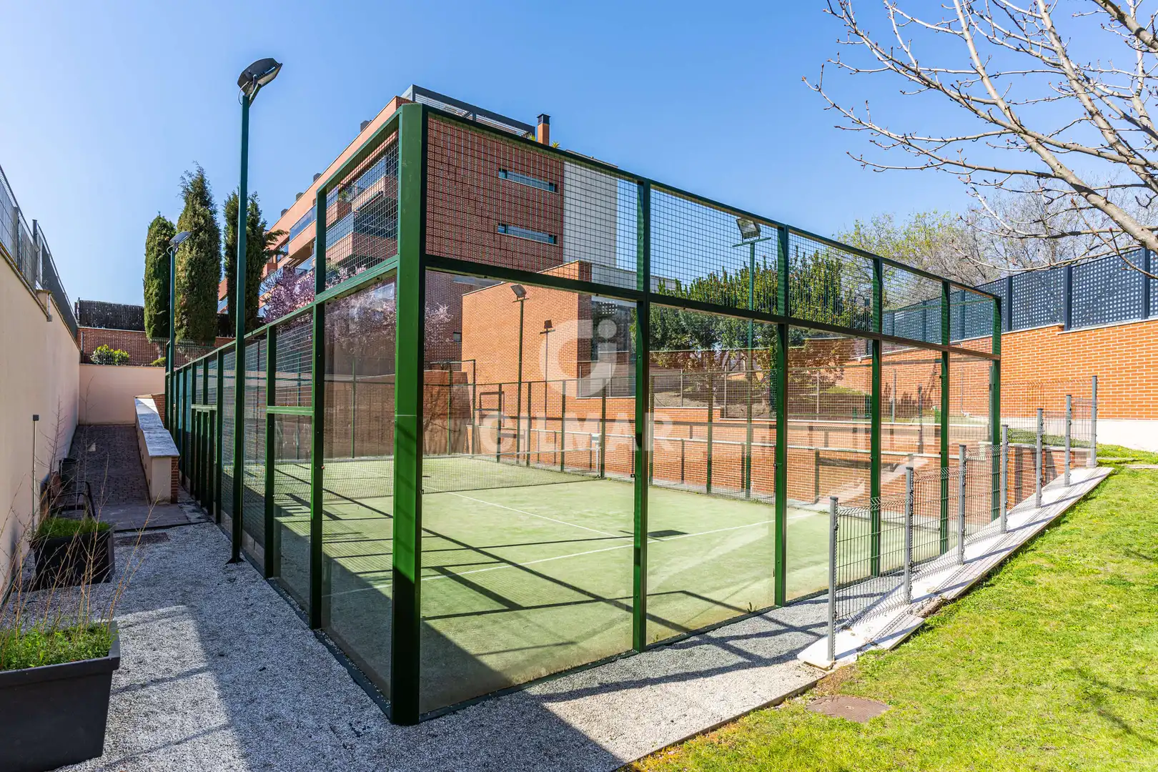 Vista exterior de Planta baixa en venda en Pozuelo de Alarcón amb Calefacció, Jardí privat i Traster
