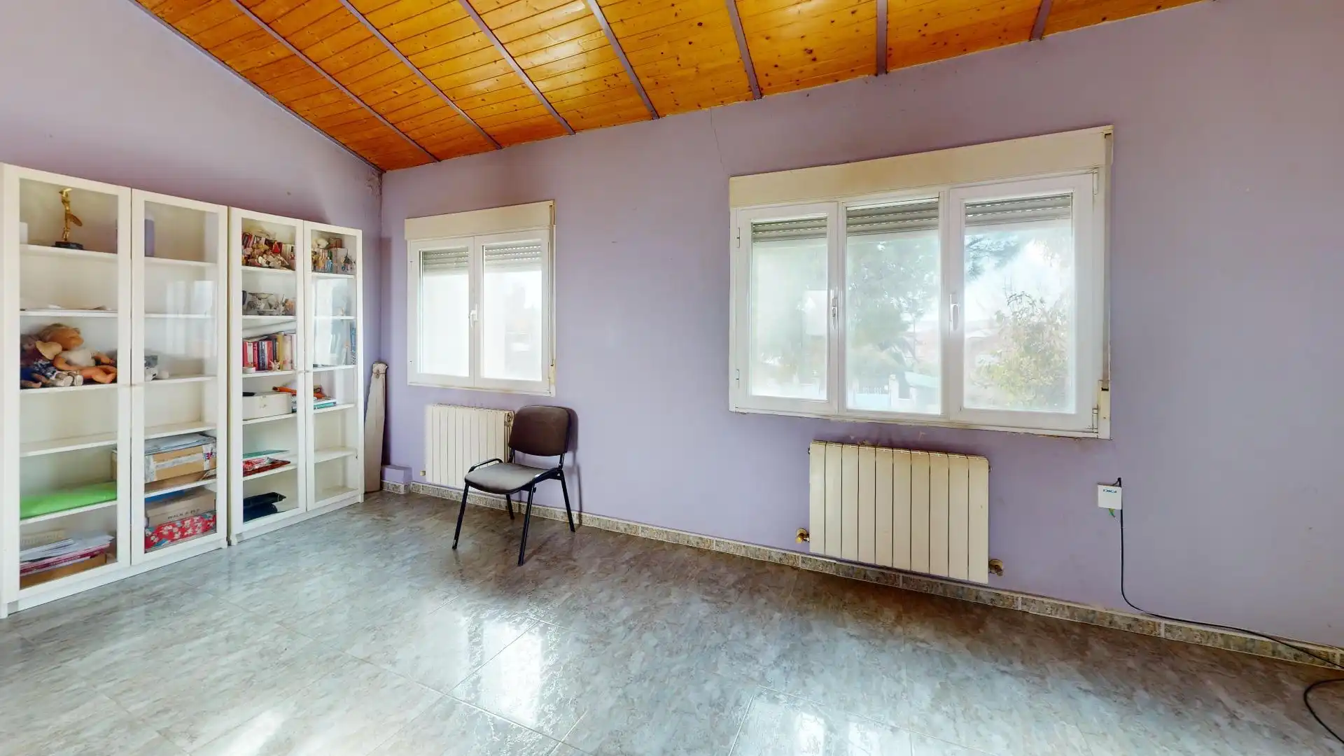 Sala d'estar de Casa o xalet en venda en Villalbilla amb Jardí privat i Piscina