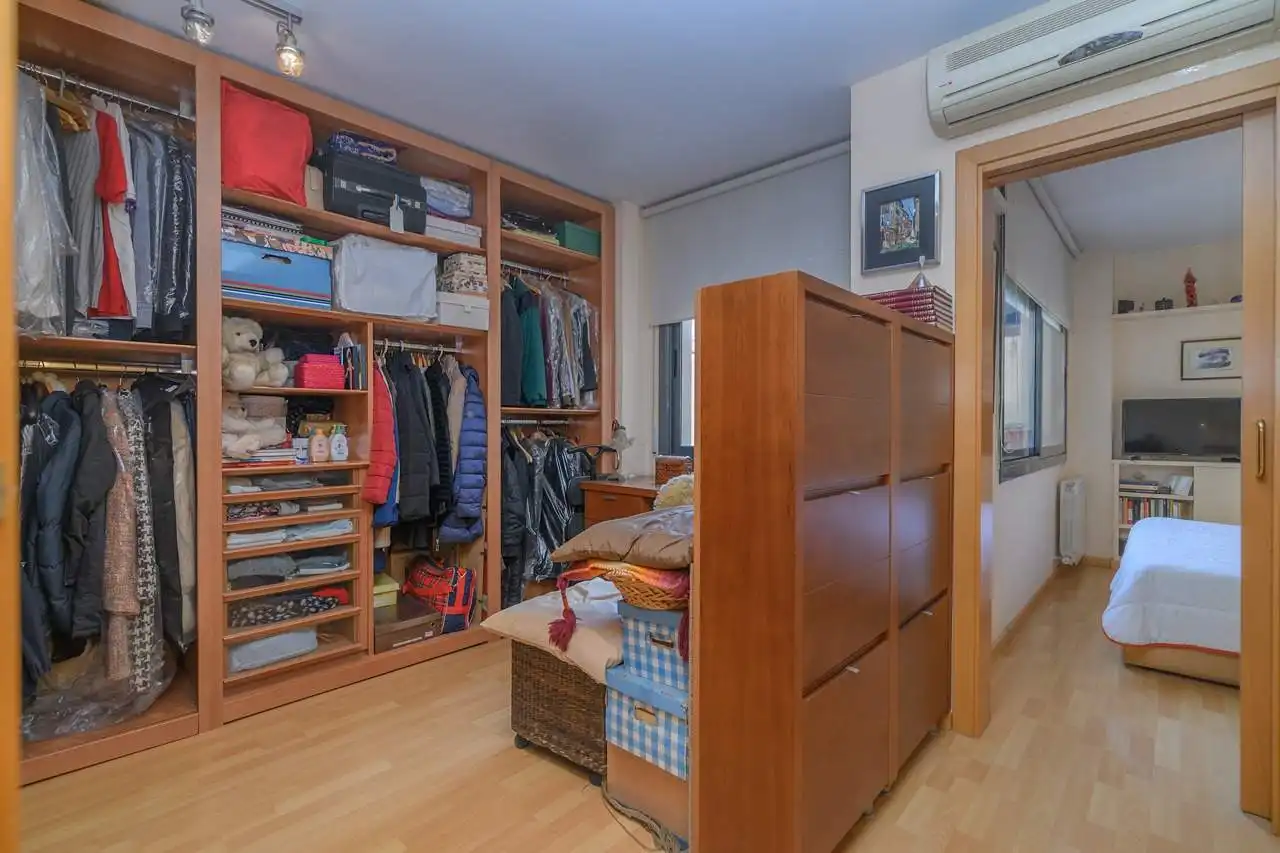 Schlafzimmer von Maisonette zum Verkauf in Barcelona mit Klimaanlage, Heizung und Parkett