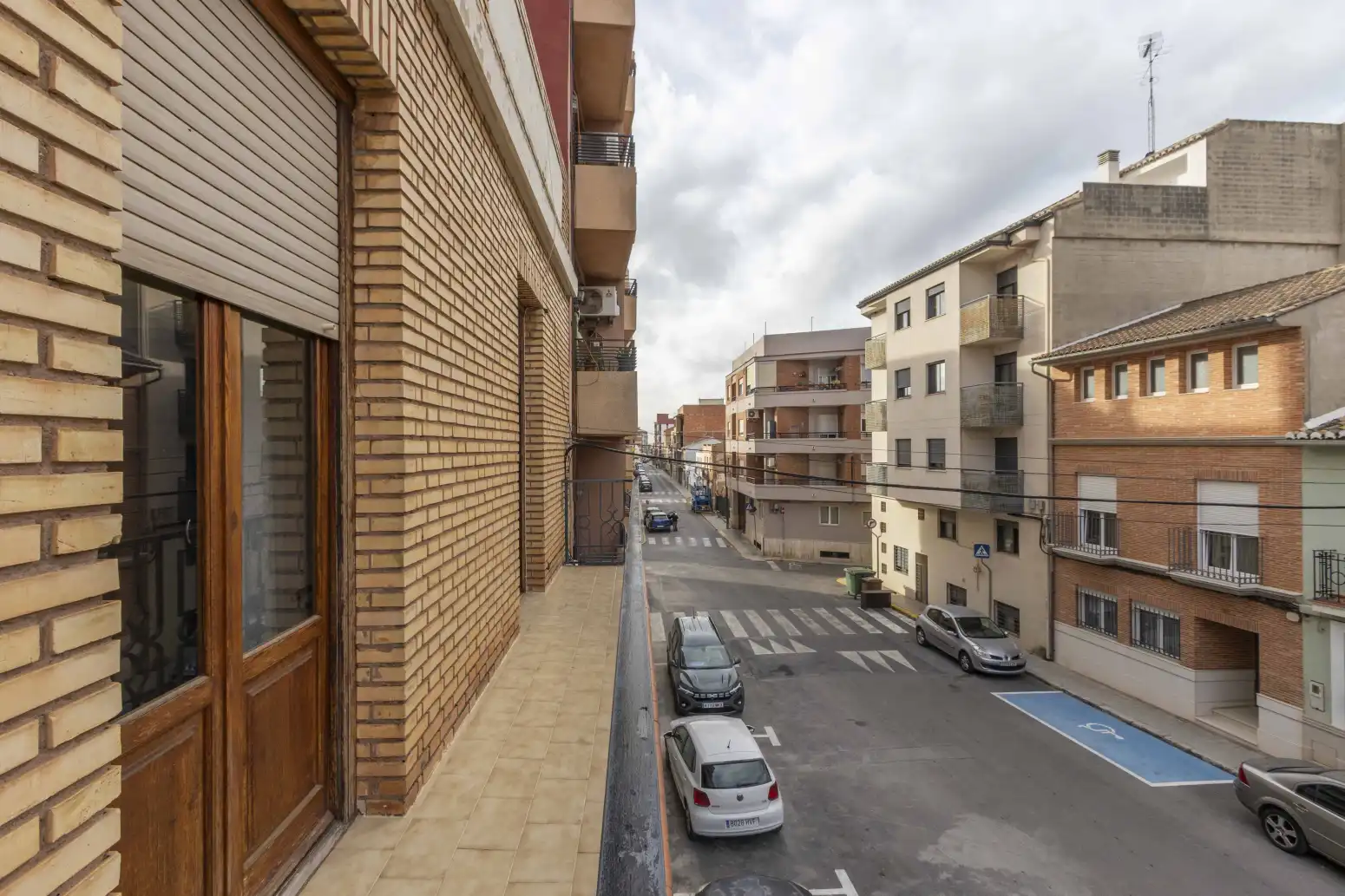 Vista exterior de Piso en venta en Alfara del Patriarca con Terraza y Balcón