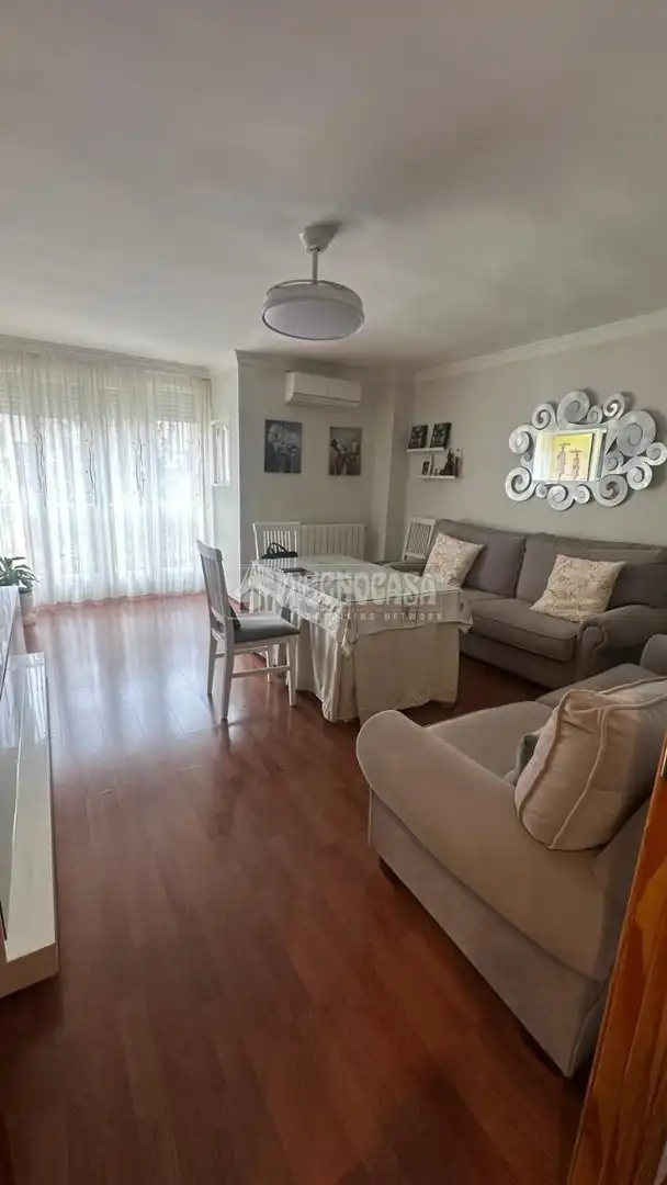 Sala d'estar de Pis de lloguer en Granada amb Aire condicionat i Moblat