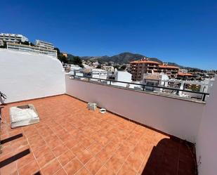 Vista exterior de Casa o xalet de lloguer en Fuengirola amb Terrassa