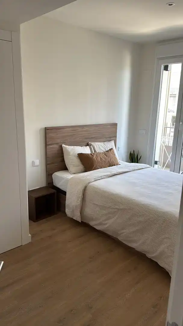Dormitori de Pis de lloguer en Mataró amb Aire condicionat, Parquet i Piscina