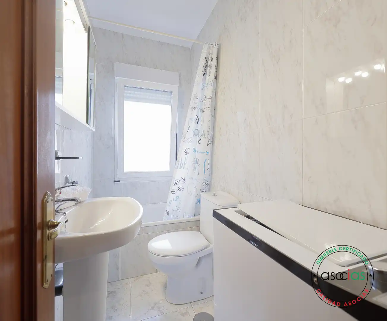 Baño de Piso en venta en Gijón  con Calefacción y Amueblado
