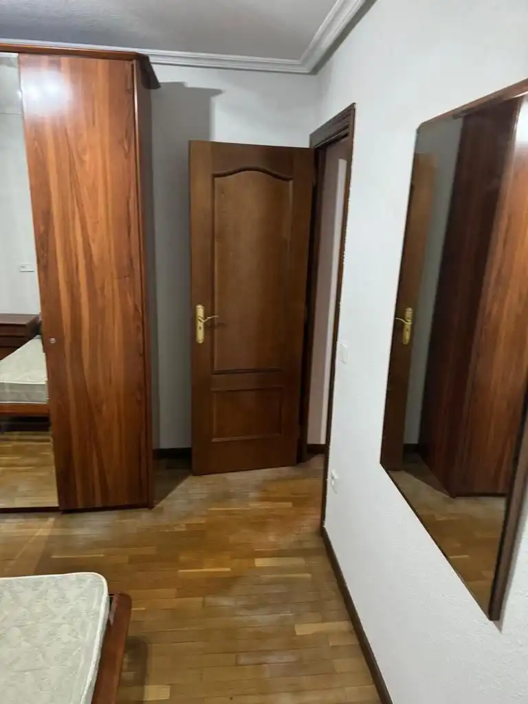 Dormitori de Pis de lloguer en Salamanca amb Calefacció, Parquet i Moblat