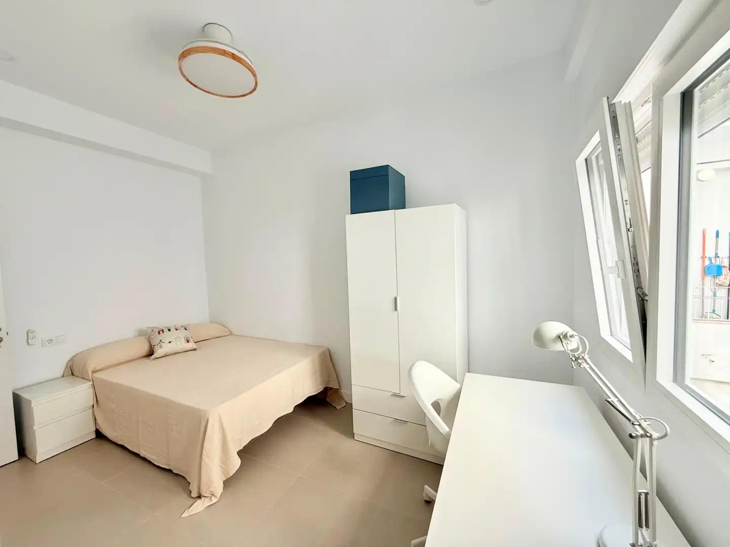 Schlafzimmer von Wohnung zur Miete in Valencia mit Klimaanlage, Heizung und Möbliert