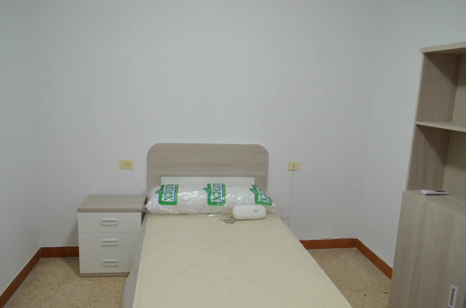 Dormitori de Pis de lloguer en Plasencia amb Aire condicionat, Calefacció i Terrassa
