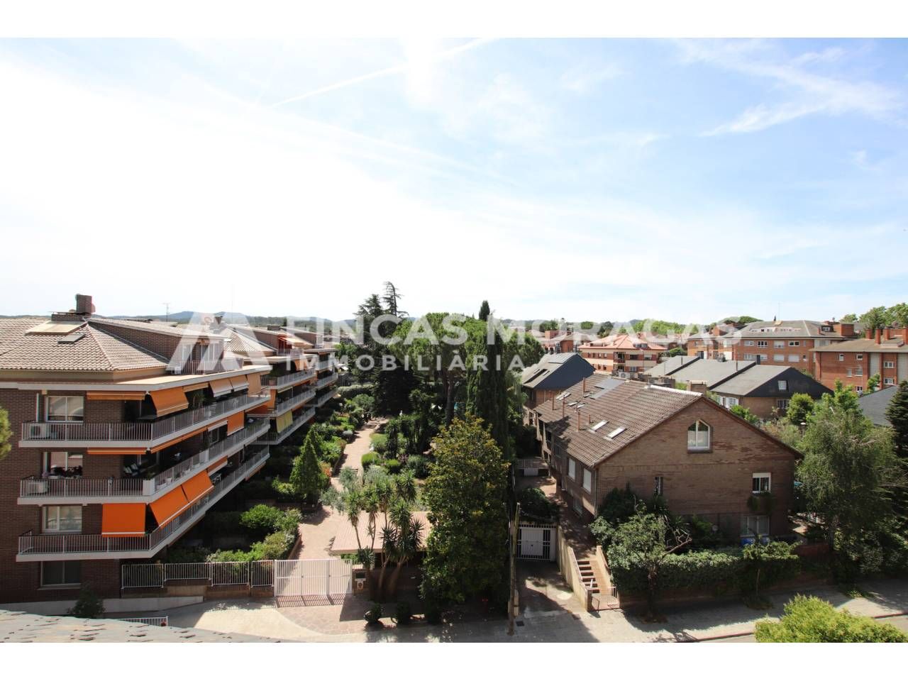 Exterior view of Attic for sale in Sant Cugat del Vallès  with Air Conditioner, Heating and Parquet flooring