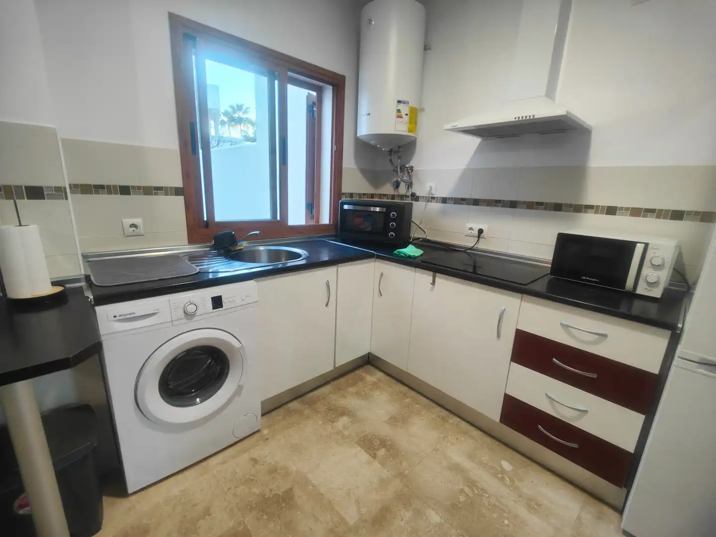 Cuina de Apartament de lloguer en Chiclana de la Frontera amb Aire condicionat, Moblat i Es permeten mascotes