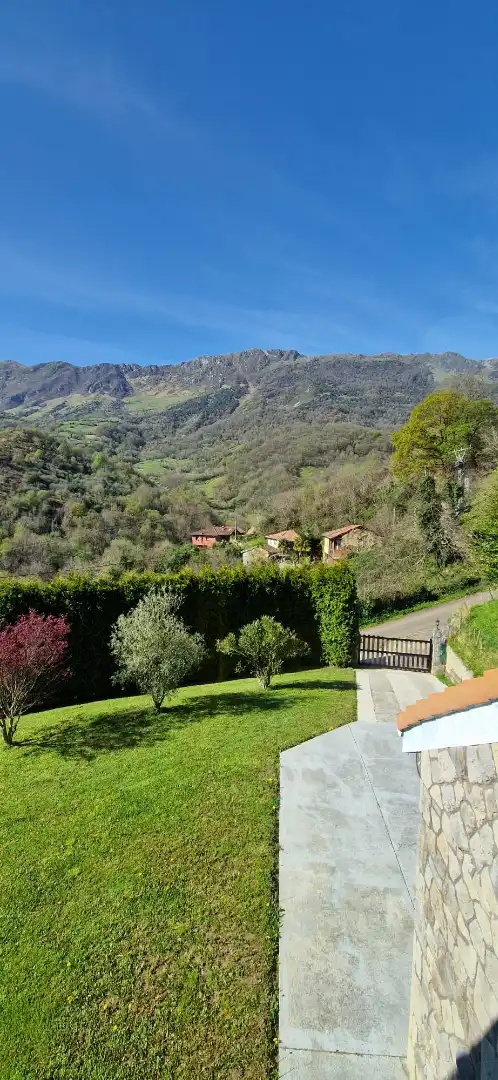 Vista exterior de Casa o xalet en venda en Riosa amb Calefacció, Jardí privat i Terrassa