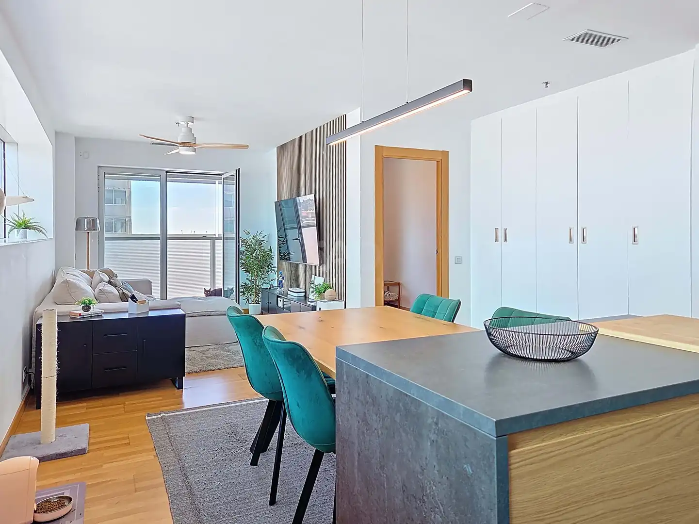 Dining room of Flat for sale in L'Hospitalet de Llobregat  with Air Conditioner and Terrace