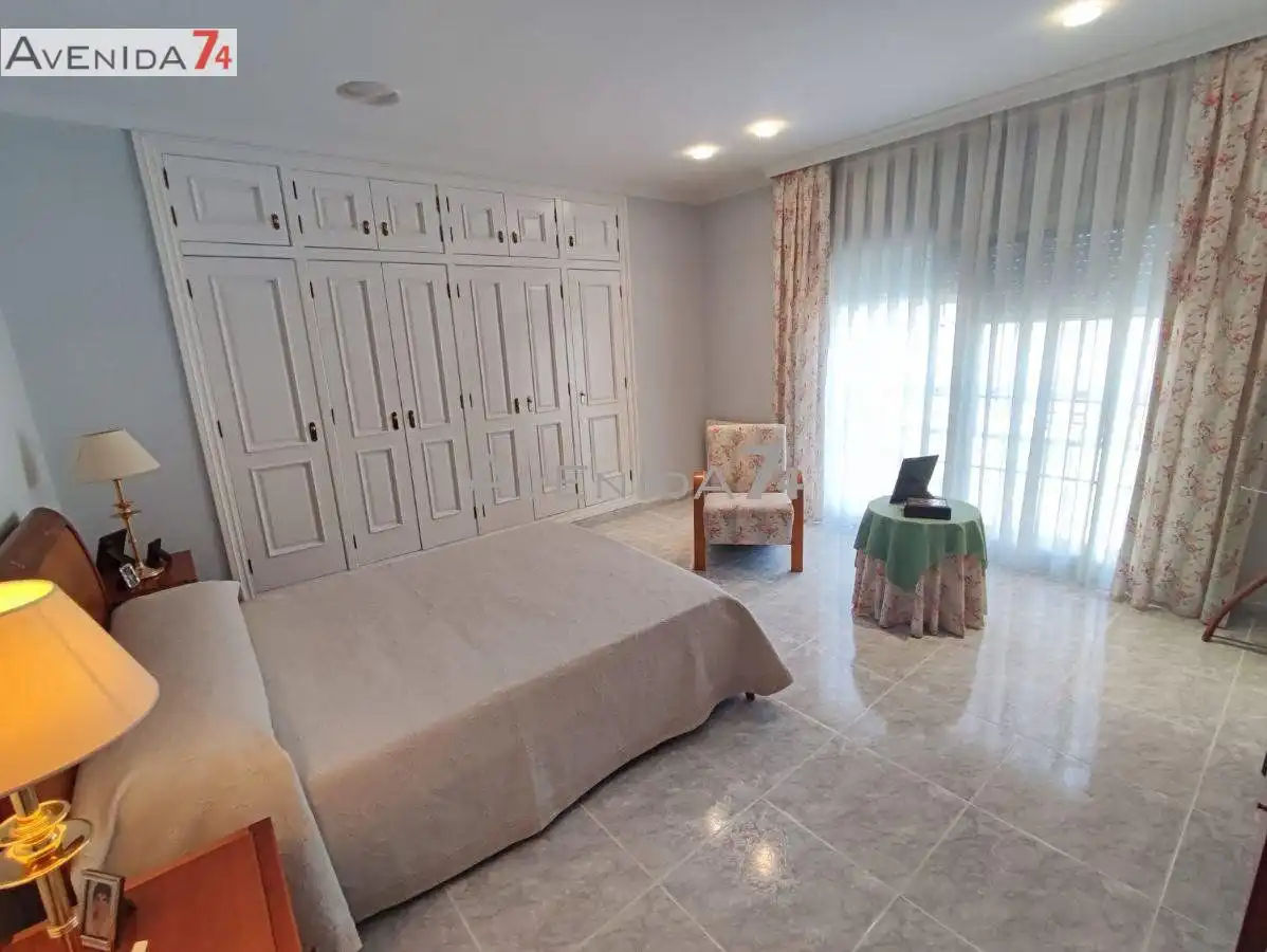 Houses for sale in Los Angeles - Apolonia