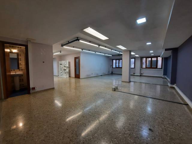 Local comercial en Alquiler en Carrer de Navarra, 3 en Hospital - Plaza del Real