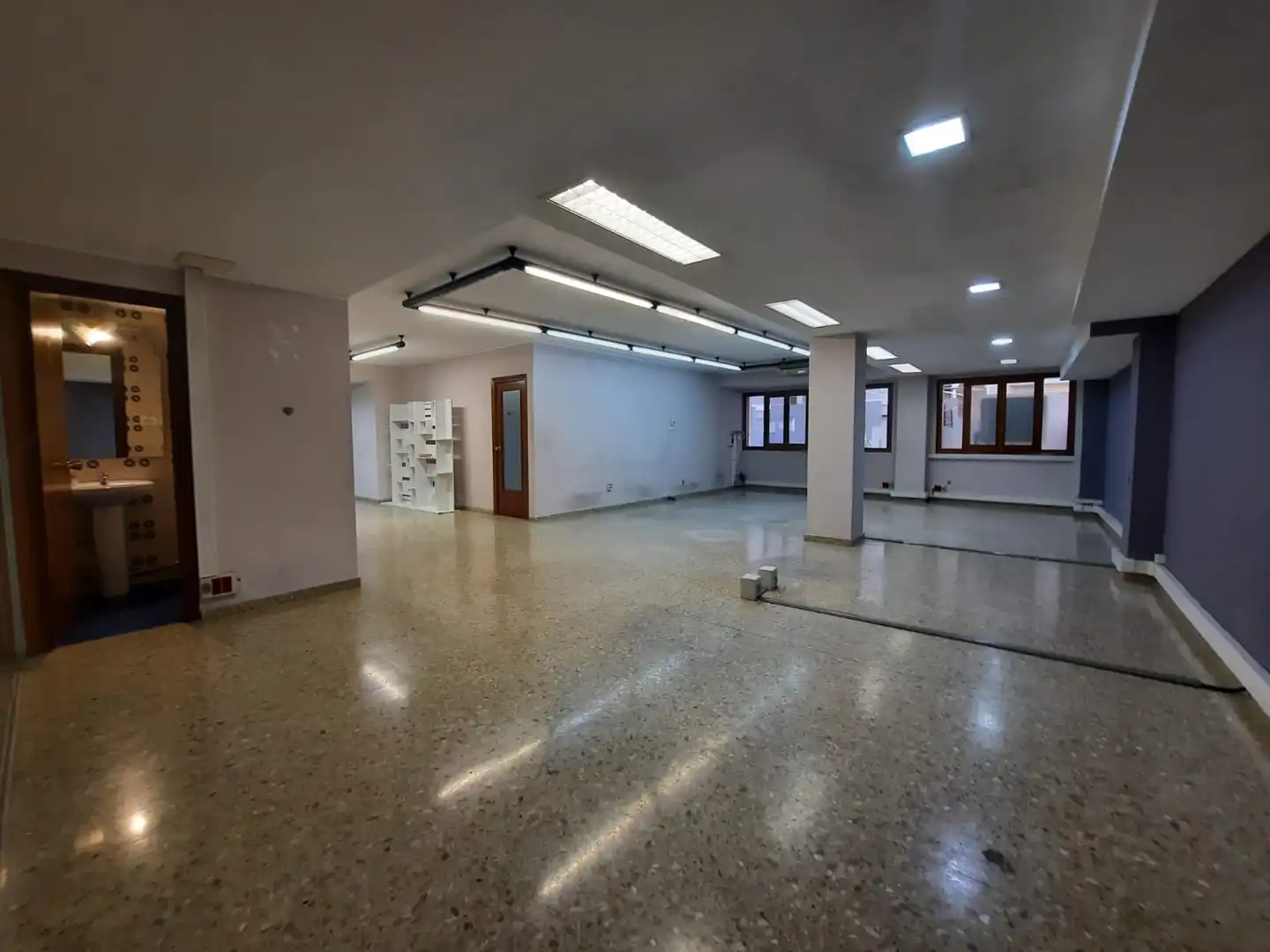 Local comercial de lloguer a Carrer de Navarra 3