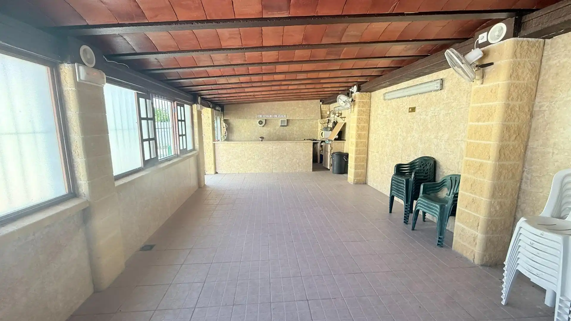 Terrassa de Casa o xalet en venda en Chiclana de la Frontera amb Jardí privat, Terrassa i Traster