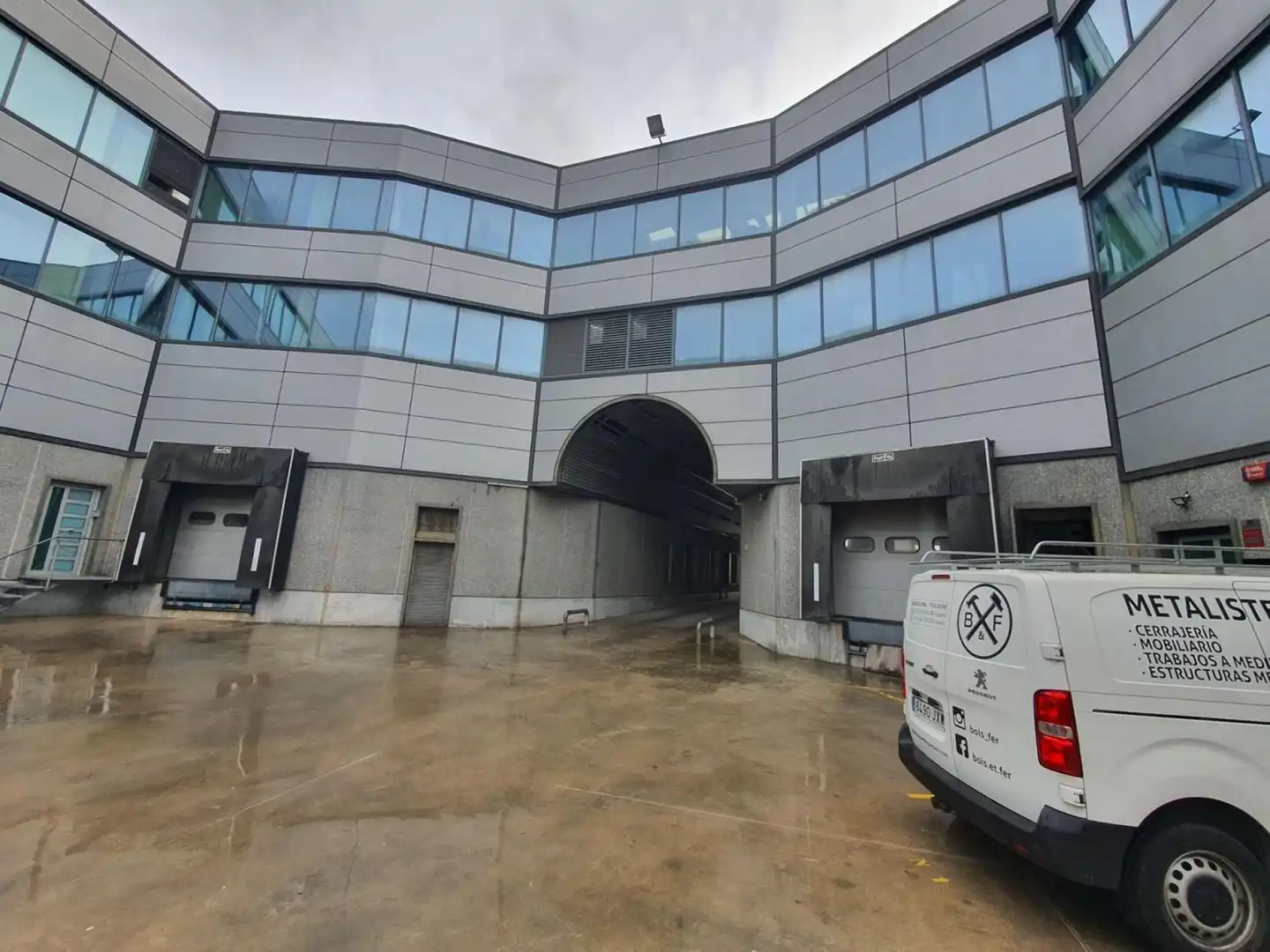 Vista exterior de Nave industrial en venta en Malgrat de Mar