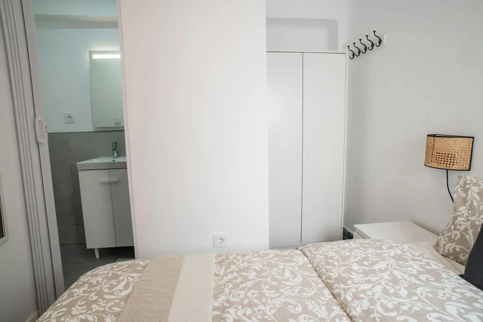 Schlafzimmer von Wohnung zur untervermieten in Valencia mit Waschmaschine