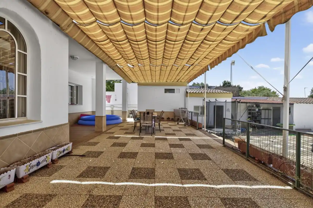 Terrassa de Casa o xalet en venda en Carmona amb Aire condicionat, Calefacció i Jardí privat