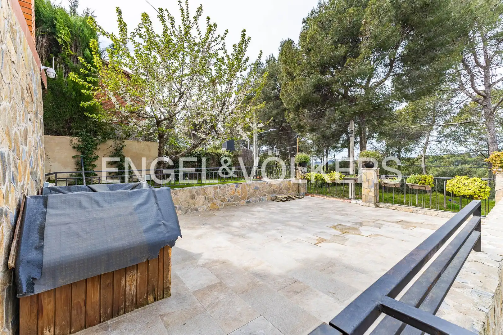 Terraza de Casa adosada en venta en Terrassa con Aire acondicionado, Calefacción y Jardín privado