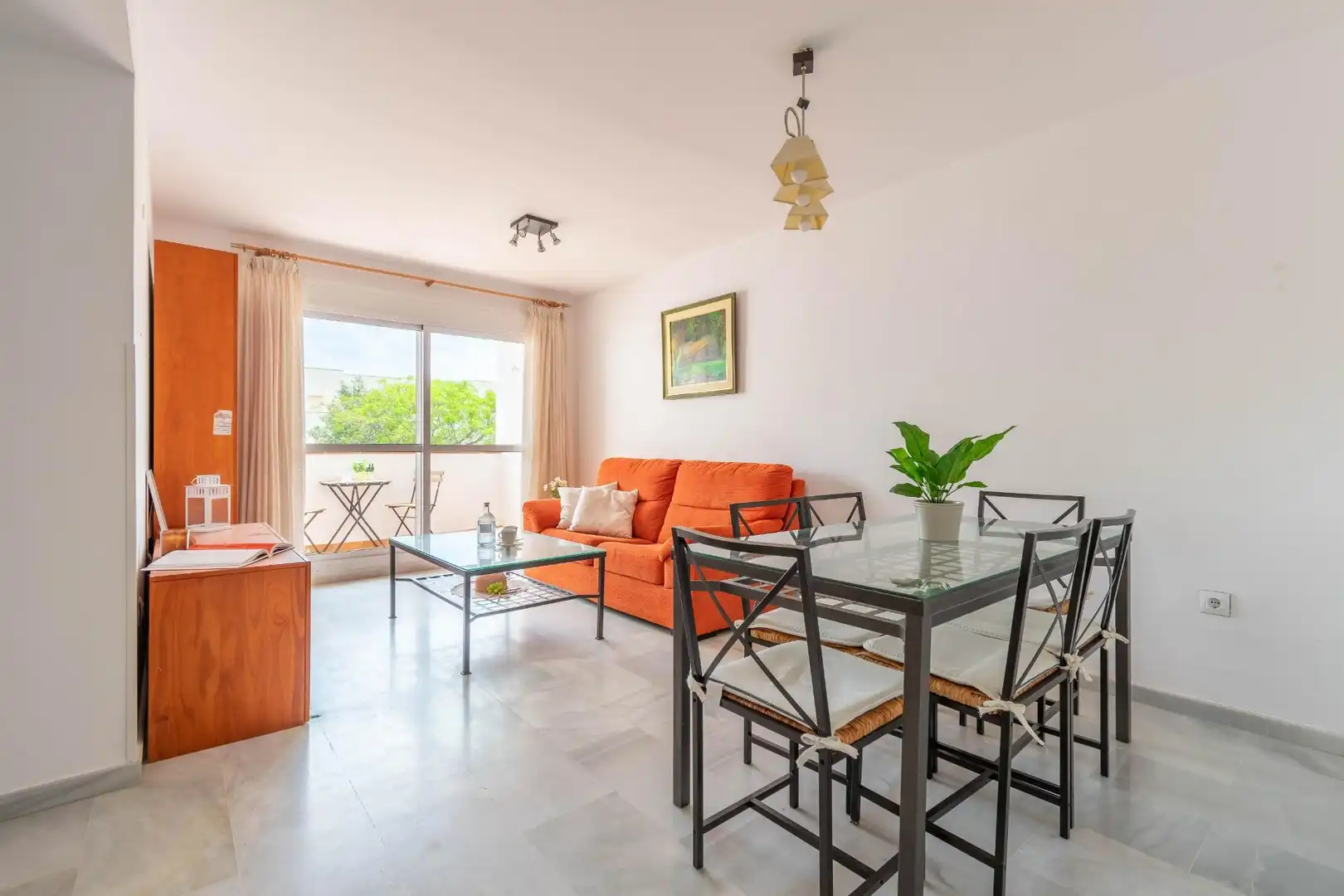 Sala de estar de Piso en venta en Almería con Aire acondicionado, Terraza y Balcón