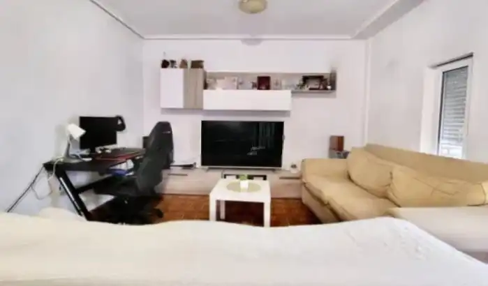 Sala de estar de Piso en venta en Torrelavega  con Calefacción, Jardín privado y Amueblado