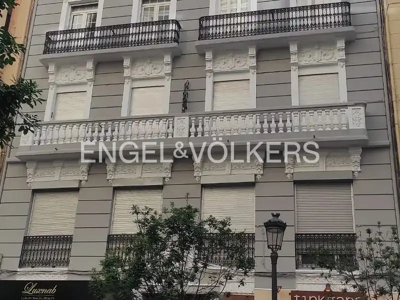 Pis amb terrassa en venda a Almirante Cadarso