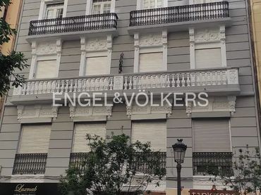 Pis amb balcó en venda a Almirante Cadarso