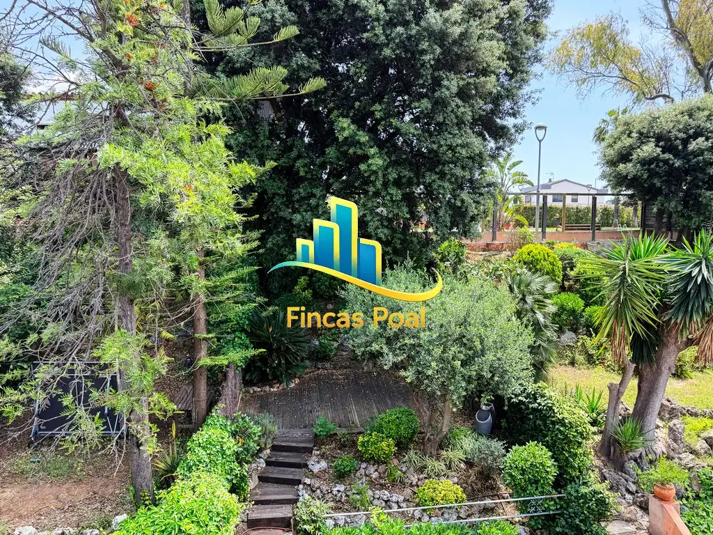 Vista exterior de Casa adosada en venta en Sant Just Desvern con Calefacción, Jardín privado y Piscina comunitaria