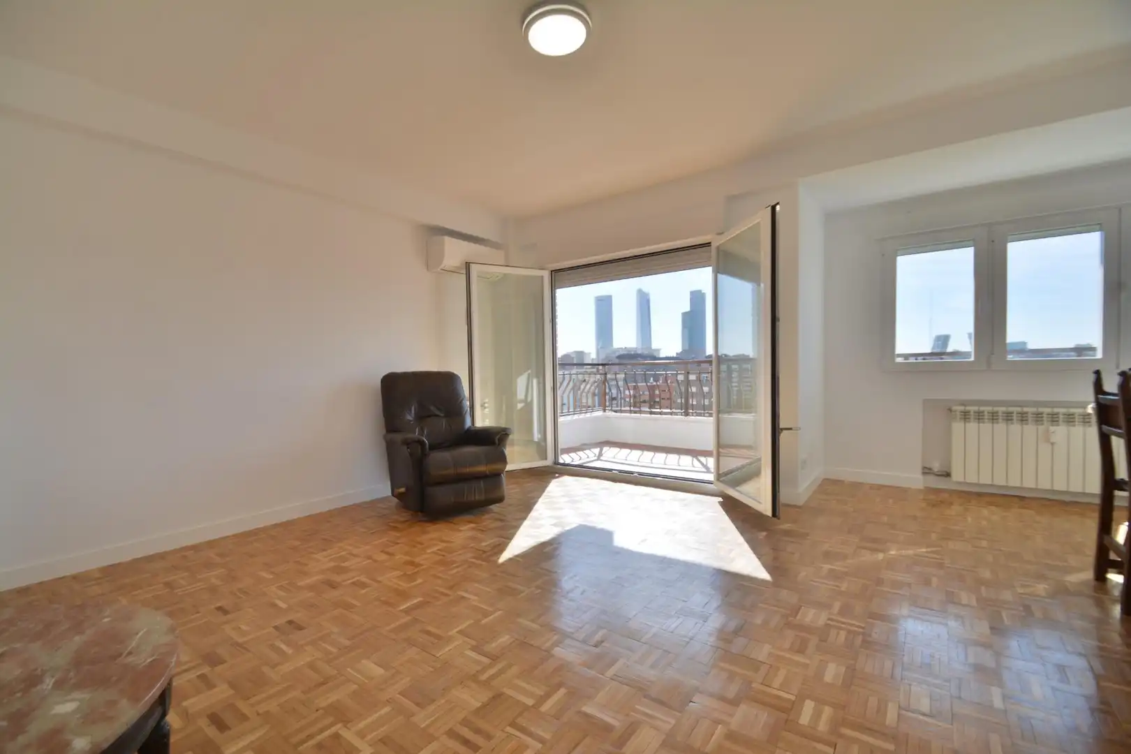 Wohnzimmer von Wohnung zur Miete in Fuencarral - El Pardo