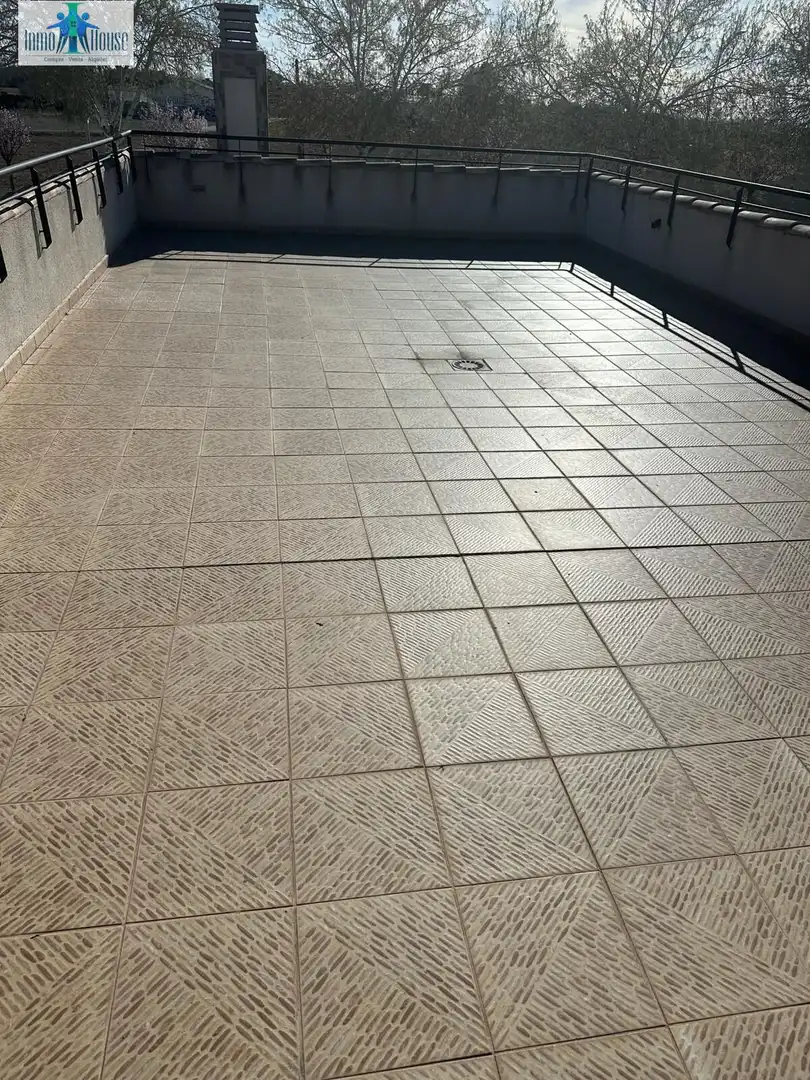 Vista exterior de Casa o xalet en venda en Albacete amb Aire condicionat, Jardí privat i Parquet