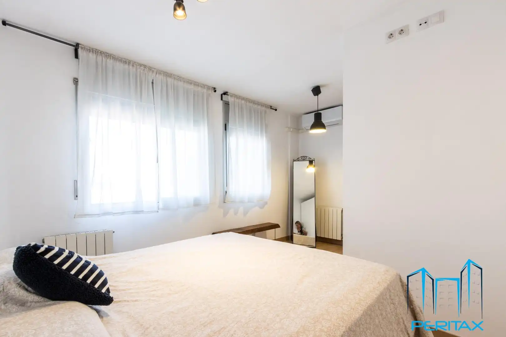 Penthouse with terrace for sale in Carrer de les Tres Creus, imagen 28