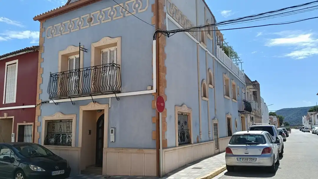 Adosado con terraza en venta en Carrer l'Alqueria 23