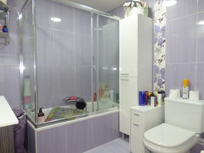 Bathroom of Flat for sale in Móstoles  with Air Conditioner, Terrace and Balcony