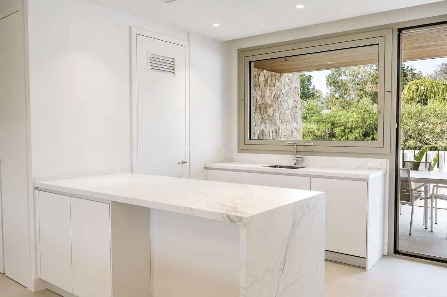 Cuina de Apartament en venda en Marbella amb Aire condicionat, Terrassa i Traster