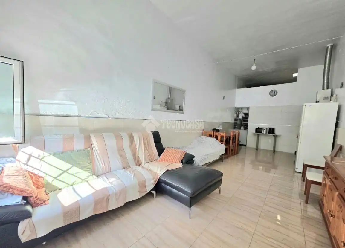 Sala de estar de Casa adosada en venta en Almería con Calefacción