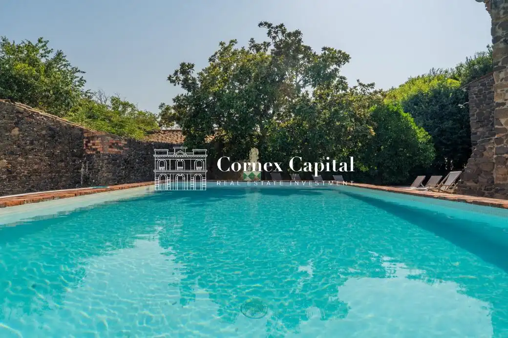 Schwimmbecken von Country house zur Miete in Rupià mit Klimaanlage, Heizung und Privatgarten
