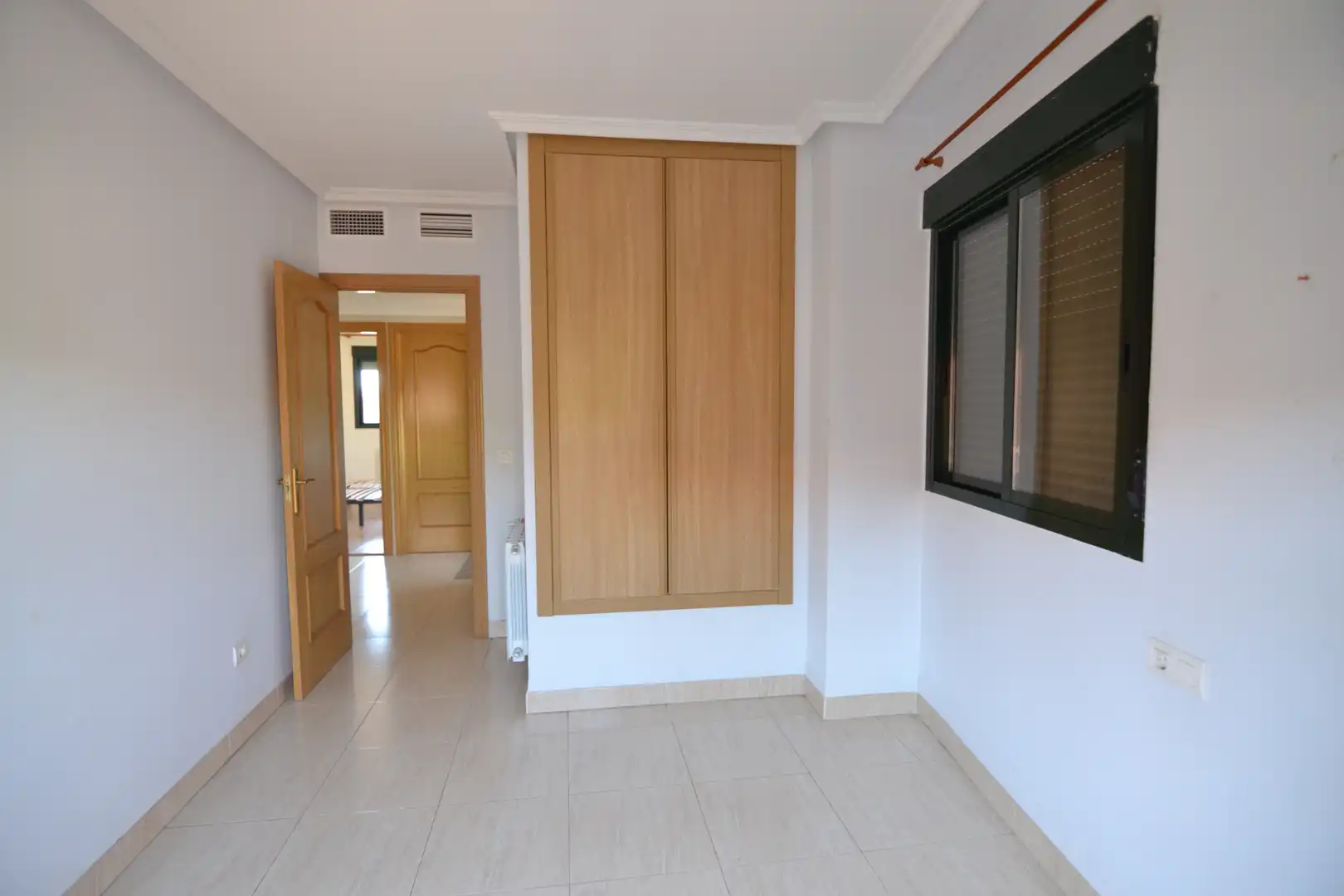 Einfamilien-Reihenhaus zur Miete in Plasencia mit Klimaanlage, Heizung und Terrasse