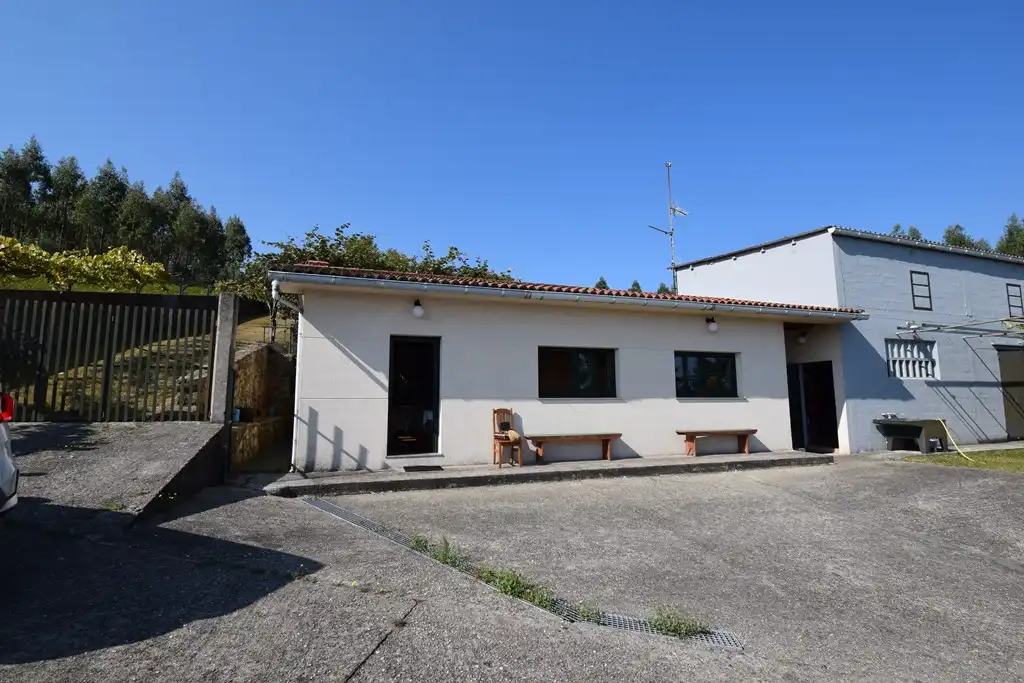 Vista exterior de Casa o xalet en venda en Pontedeume amb Calefacció, Jardí privat i Moblat