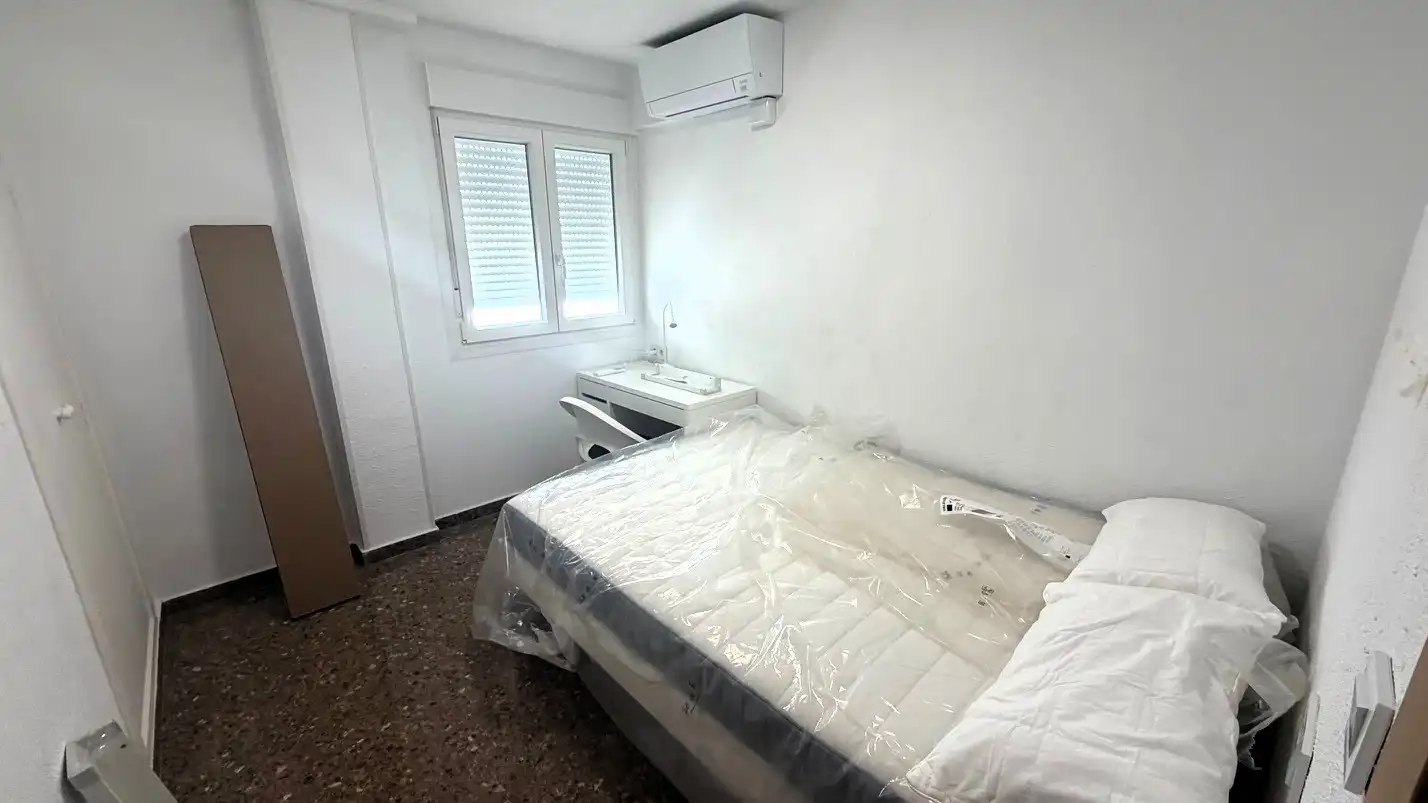 Bedroom of Flat for rent in Valencia  with Air Conditioner, Terrace and Furnished
