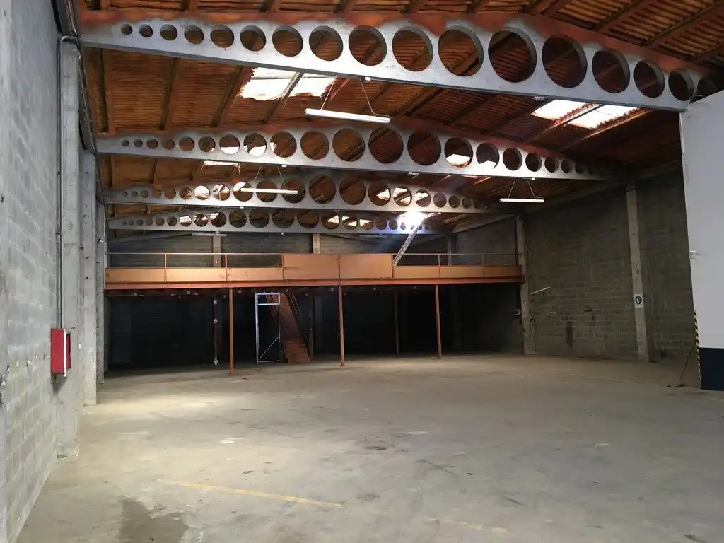 Nau industrial en venda en Santiago de Compostela 