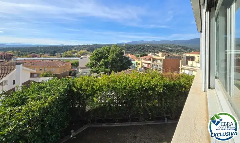 Vista exterior de Casa o xalet en venda en La Jonquera amb Aire condicionat, Calefacció i Jardí privat
