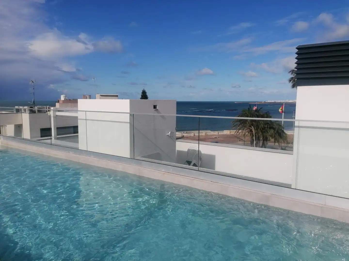 Schwimmbecken von Wohnung zur Miete in El Puerto de Santa María mit Klimaanlage, Heizung und Privatgarten