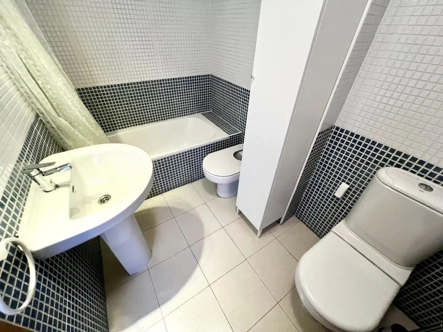 Bathroom of Flat for sale in Málaga  with Private garden, Storage room and Community pool
