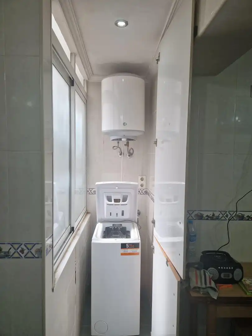 Badezimmer von Wohnung zum Verkauf in Castellón de la Plana / Castelló de la Plana mit Abstellraum und Möbliert
