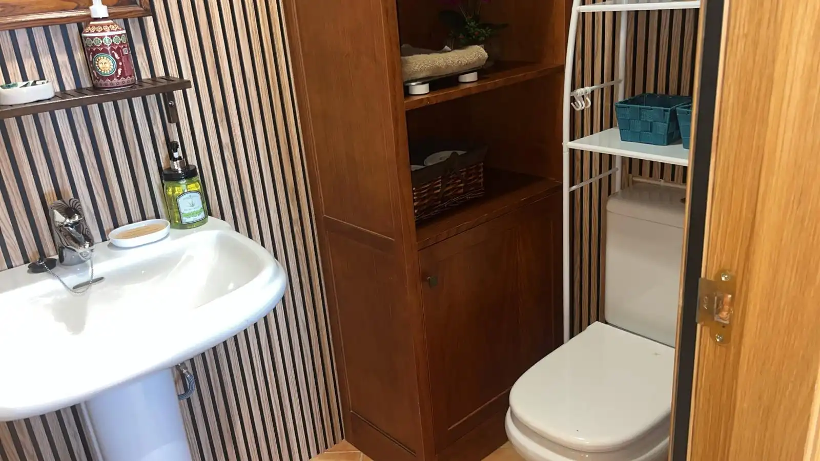 Badezimmer von Wohnung zur Miete in Benalmádena mit Klimaanlage, Heizung und Möbliert