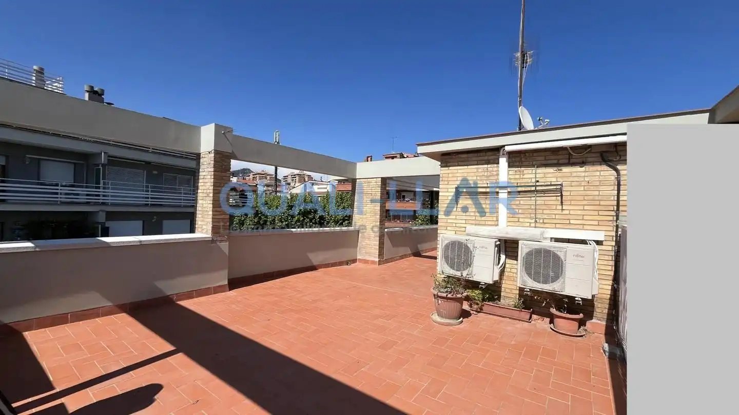 Terrassa de Pis en venda en Sant Feliu de Llobregat amb Aire condicionat, Jardí privat i Parquet