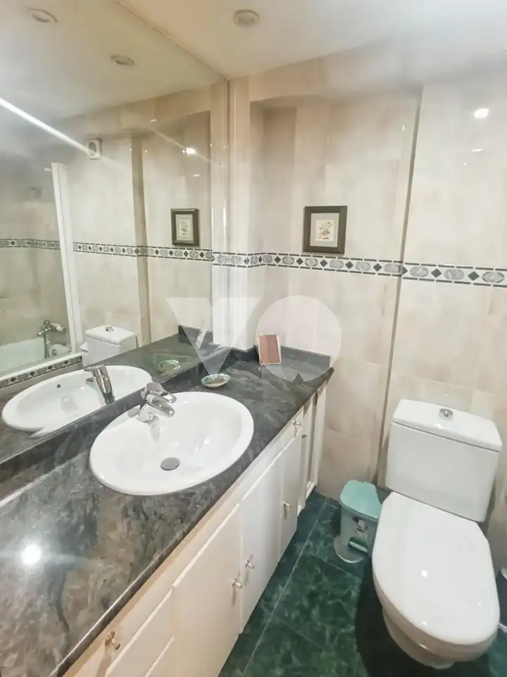 Badezimmer von Wohnung zum Verkauf in Madrid mit Heizung, Parkett und Terrasse