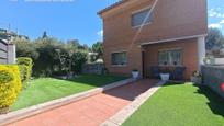Vista exterior de Casa o xalet en venda en Sant Esteve Sesrovires amb Aire condicionat, Calefacció i Jardí privat